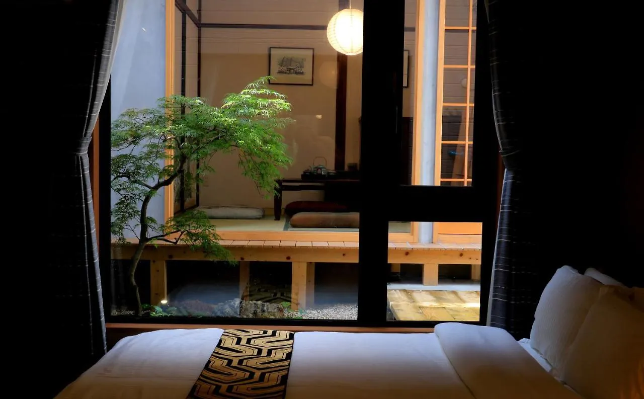 Hotel Traveling Bridge Nijojo Kyōto