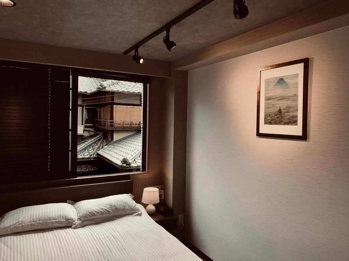 *****  Hotel Traveling Bridge Nijojo Kyōto Giappone